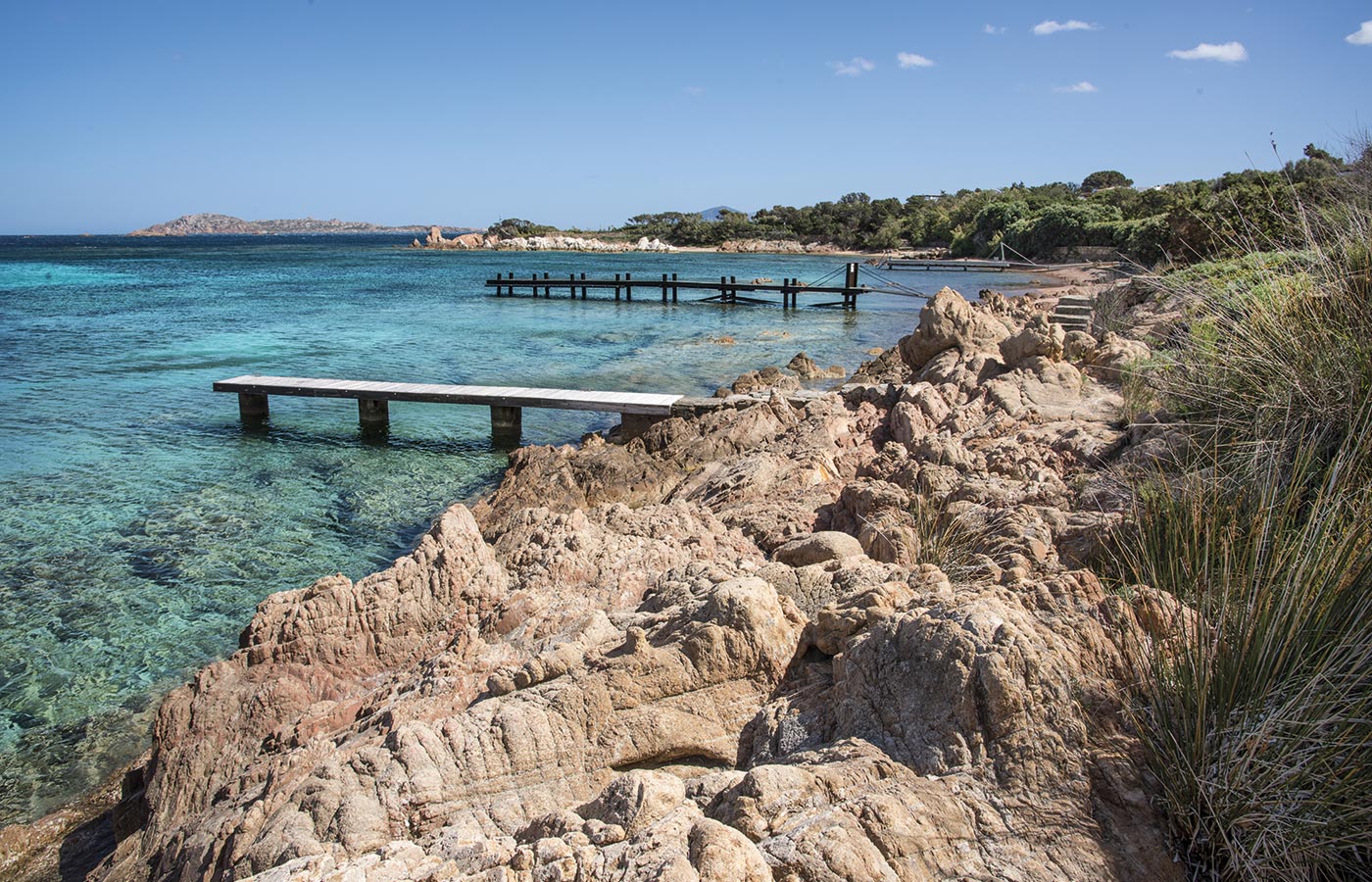 Una delle più belle spiagge di Baja Sardinia per le tue vacanze last minute in Sardegna